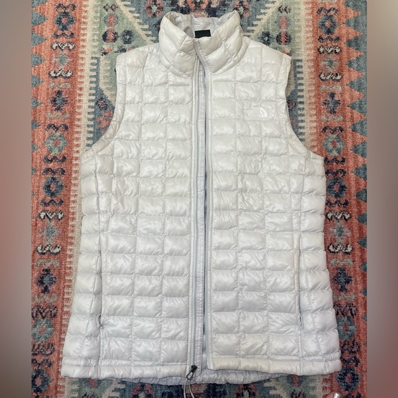 North face Women’s Themoball Eco Vest small - Picture 2 of 8